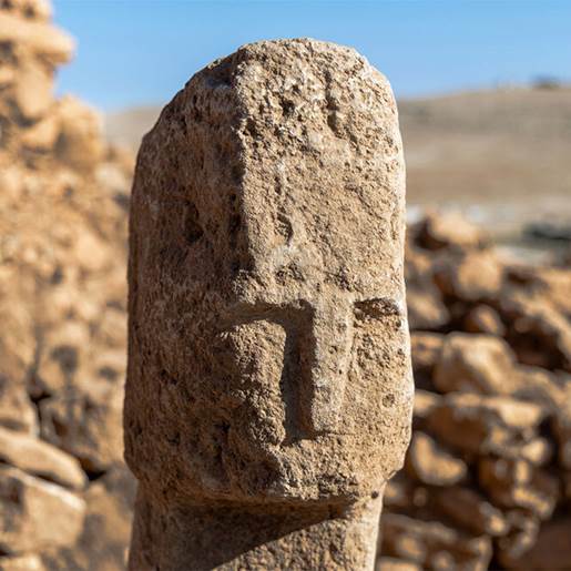 Karahantepe’de İlk Kez İnsan Yüzü Betimli Dikilitaş Bulundu
