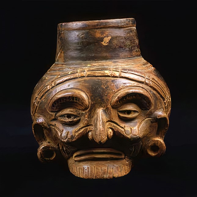 A Toltec plumbate head effigy vessel from Soconusco (Chiapas,Mexico), ca. 1000 to 1200 AD. https://arsartisticadventureofmankind.wordpress.com/2017/03/05/pre-columbian-art-of-mexico-the-central-mexican-plateau-tula-and-the-toltec-art/