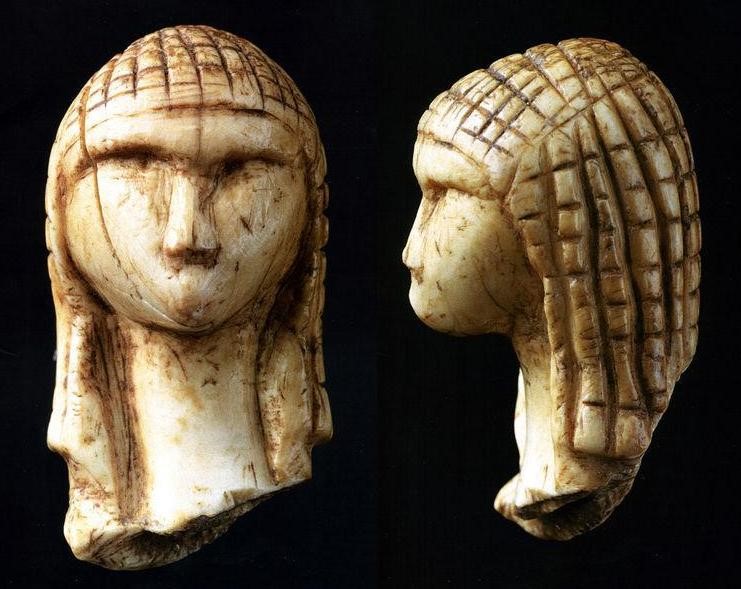 Front and side view of the Venus of Brassempouy. https://en.wikipedia.org/wiki/Venus_of_Brassempouy
