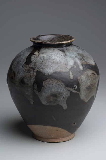 Huangtao ware Stoneware with splashed phosphatic markings against a dark brown glaze. https://collections.artsmia.org/art/5104/jar-china