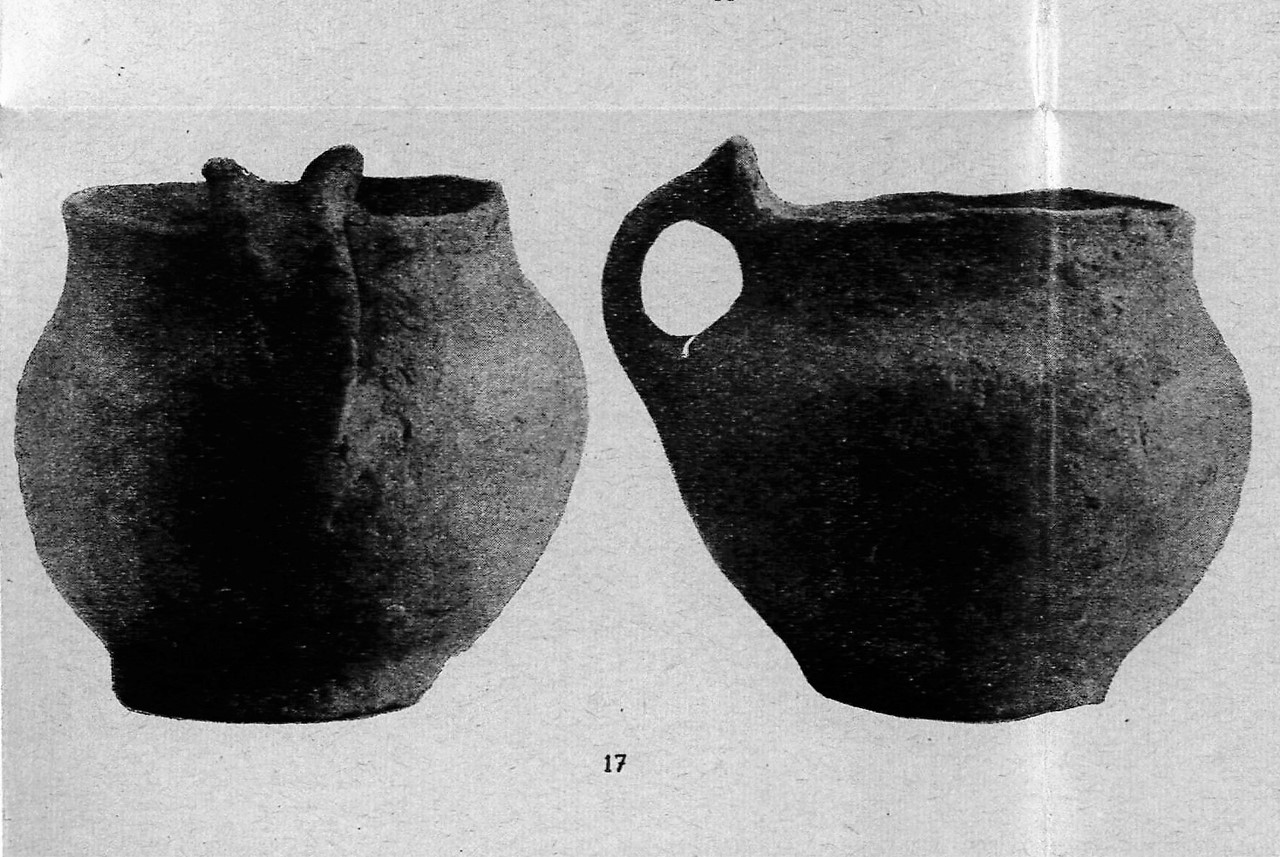 Mugs with ansa lunata handles, Zlota culture https://commons.m.wikimedia.org/wiki/File:01968_Mugs_with_ansa_lunata_handles,_Zlota_culture.jpg